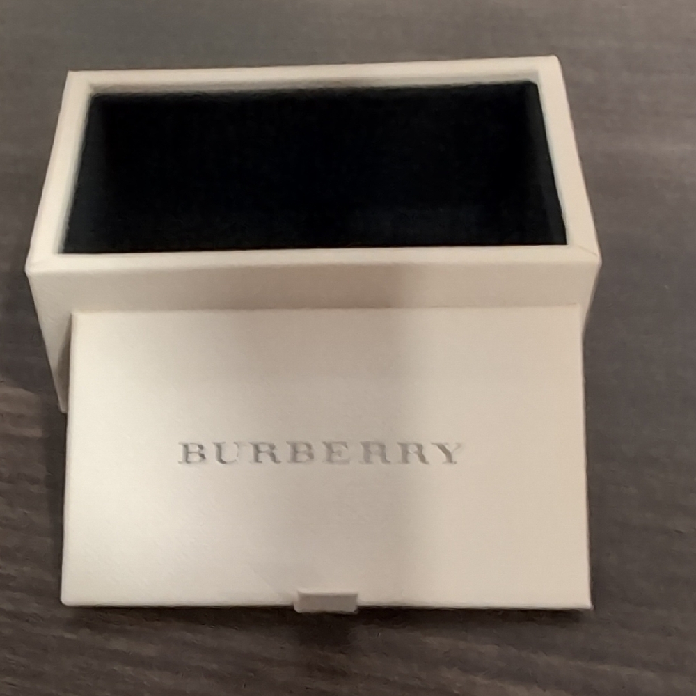 Burberry Silver Money Clip with Geometric Design - Picture 4 of 6